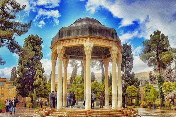 مراسم حافظ خوانی دانشآموزان